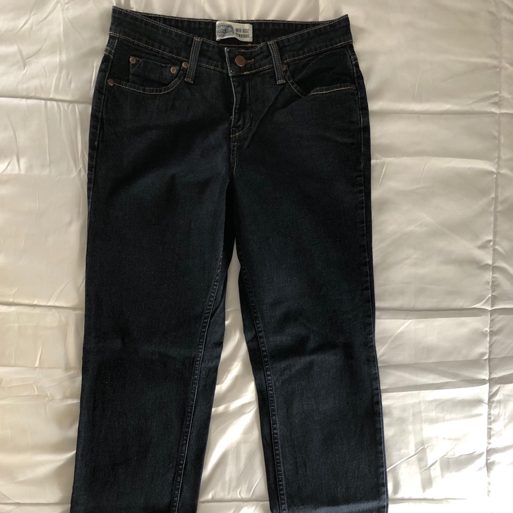 Levi’s mid rise straight leg jeans 👖🥰